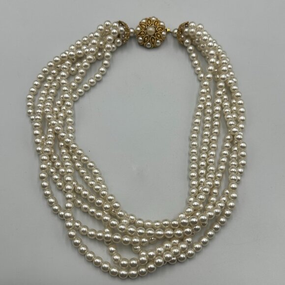 Elegant Pearl Necklace - Picture 7 of 13